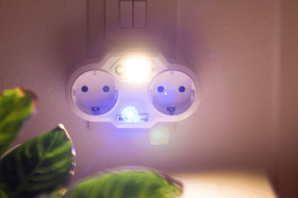 ENDLESS POWER NIGHT - USB-adapterstekker voeding met nachtlampje